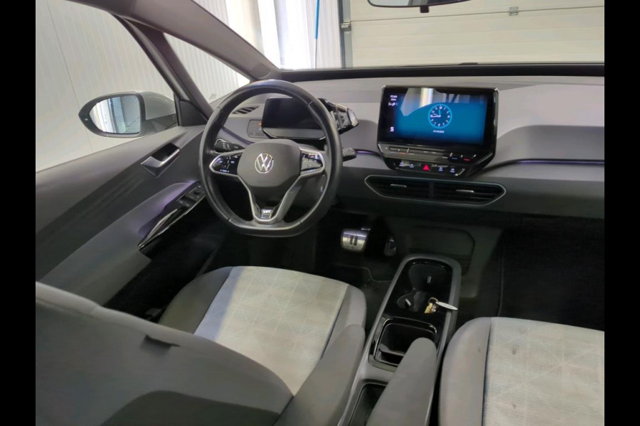 Volkswagen ID.3 First 58 kWh Navigatie Apple Carplay/Android Auto Adaptive Cruise Control Parkeersensoren Stoel- en stuurverwarming Lichtmetalen velgen Climate Control
