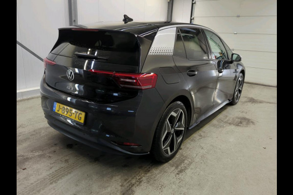 Volkswagen ID.3 First Plus 58 kWh Navigatie Apple Carplay/Android Auto Adaptive Cruise Control Camera Parkeersensoren Stoel- en stuurverwarming Lichtmetalen velgen Climate Control