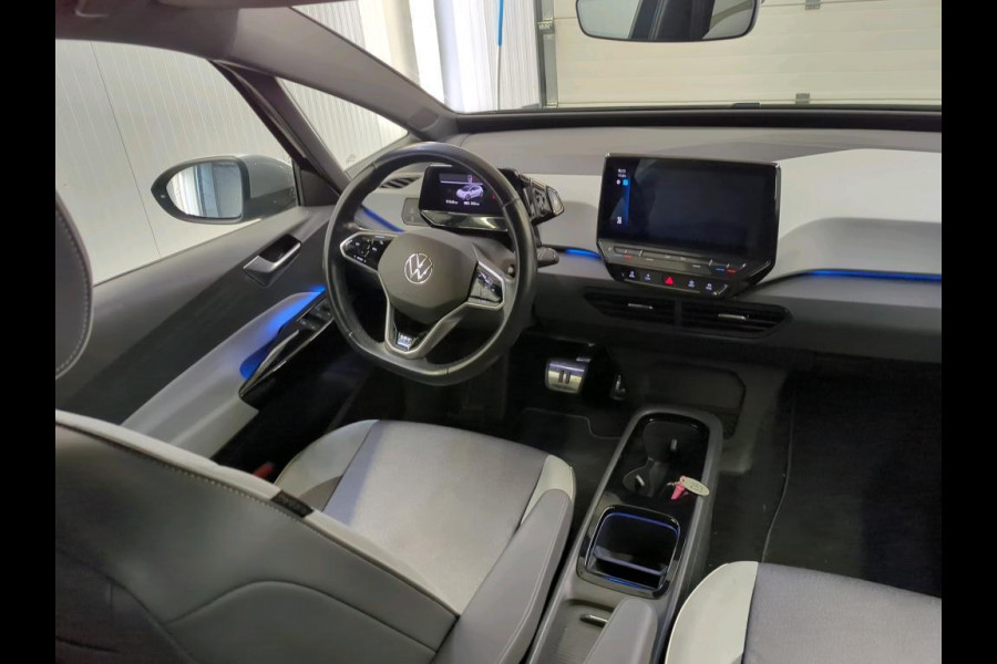 Volkswagen ID.3 First Plus 58 kWh Navigatie Apple Carplay/Android Auto Adaptive Cruise Control Camera Parkeersensoren Stoel- en stuurverwarming Lichtmetalen velgen Climate Control