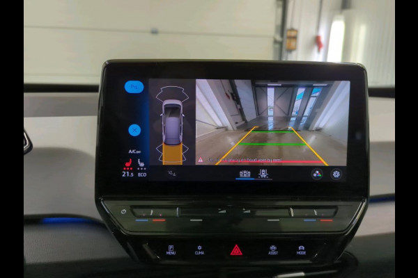Volkswagen ID.3 First Plus 58 kWh Navigatie Apple Carplay/Android Auto Adaptive Cruise Control Camera Parkeersensoren Stoel- en stuurverwarming Lichtmetalen velgen Climate Control