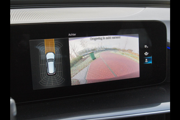 Mercedes-Benz EQC 400 4MATIC Business Solution AMG 80 kWh | AMG Night Edition | Camera | Cruise Control | Sfeerverlichting | NL-Auto |