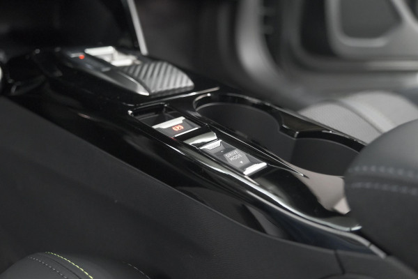 Peugeot 2008 Hybrid 145 e-DCS6 GT | 360 Camera | Adaptieve Cruise Control | Navigatie | Dodehoekdetectie