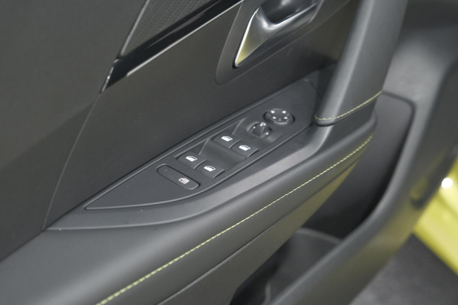 Peugeot 208 Hybrid 136 e-DCS6 GT | Camera | Apple Carplay | Parkeersensoren