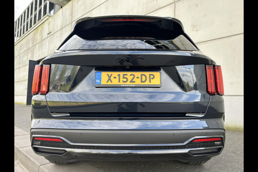 Kia Sorento 1.6 T-GDI Plug-in Hybrid 4WD ExecutiveLine Automaat | Elektrische Trekhaak | 7 Persoons | Panoramadak | BOSE | Leder | HUD | 360 Camera | Navi | 19” Velgen | Stoelkoeling | Key-Less | BSD | Clima | Stuur-/Stoelverwarming | PDC | Cruise | LED |