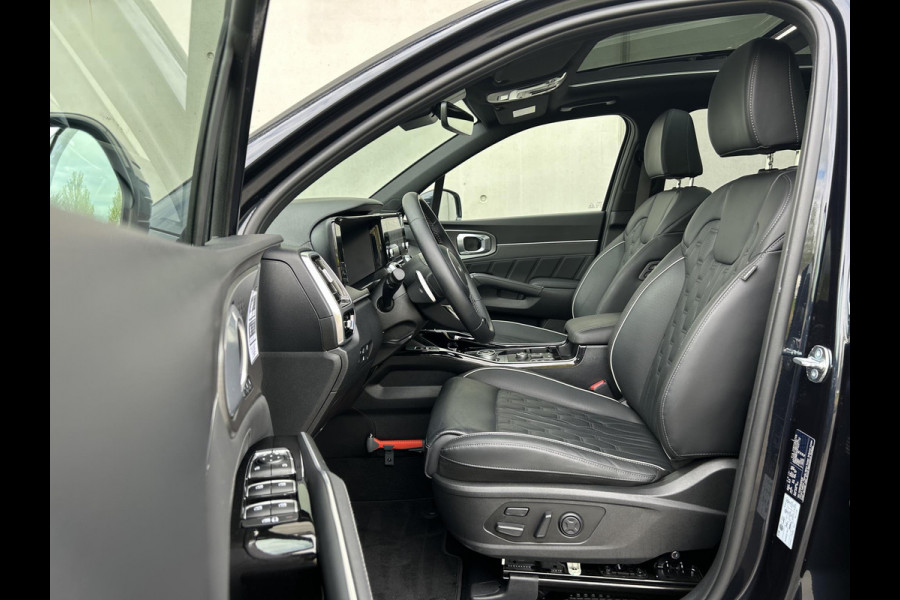 Kia Sorento 1.6 T-GDI Plug-in Hybrid 4WD ExecutiveLine Automaat | Elektrische Trekhaak | 7 Persoons | Panoramadak | BOSE | Leder | HUD | 360 Camera | Navi | 19” Velgen | Stoelkoeling | Key-Less | BSD | Clima | Stuur-/Stoelverwarming | PDC | Cruise | LED |