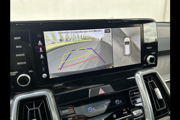 Kia Sorento 1.6 T-GDI Plug-in Hybrid 4WD ExecutiveLine Automaat | Elektrische Trekhaak | 7 Persoons | Panoramadak | BOSE | Leder | HUD | 360 Camera | Navi | 19” Velgen | Stoelkoeling | Key-Less | BSD | Clima | Stuur-/Stoelverwarming | PDC | Cruise | LED |