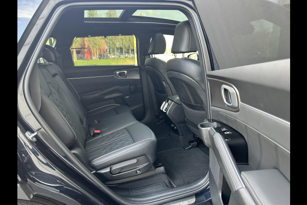 Kia Sorento 1.6 T-GDI Plug-in Hybrid 4WD ExecutiveLine Automaat | Elektrische Trekhaak | 7 Persoons | Panoramadak | BOSE | Leder | HUD | 360 Camera | Navi | 19” Velgen | Stoelkoeling | Key-Less | BSD | Clima | Stuur-/Stoelverwarming | PDC | Cruise | LED |