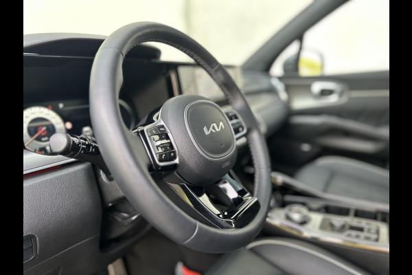 Kia Sorento 1.6 T-GDI Plug-in Hybrid 4WD ExecutiveLine Automaat | Elektrische Trekhaak | 7 Persoons | Panoramadak | BOSE | Leder | HUD | 360 Camera | Navi | 19” Velgen | Stoelkoeling | Key-Less | BSD | Clima | Stuur-/Stoelverwarming | PDC | Cruise | LED |