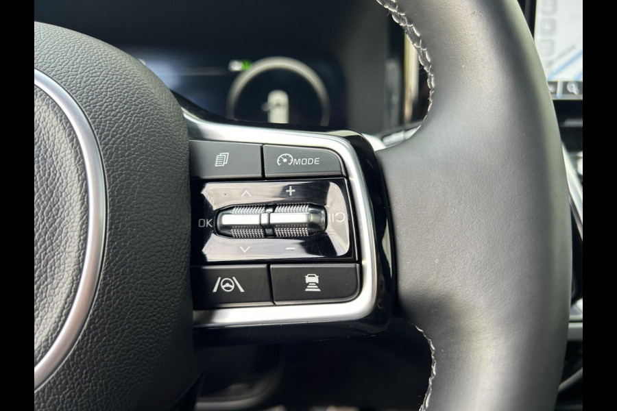 Kia Sorento 1.6 T-GDI Plug-in Hybrid 4WD ExecutiveLine Automaat | Elektrische Trekhaak | 7 Persoons | Panoramadak | BOSE | Leder | HUD | 360 Camera | Navi | 19” Velgen | Stoelkoeling | Key-Less | BSD | Clima | Stuur-/Stoelverwarming | PDC | Cruise | LED |
