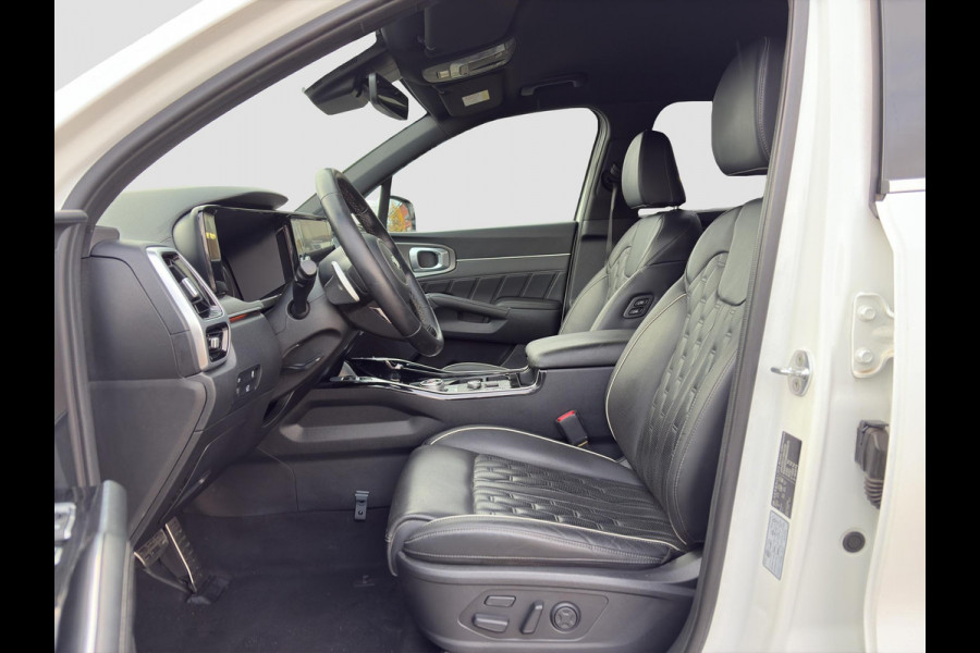 Kia Sorento 1.6 T-GDI Hybrid 2WD ExecutiveLine 7p. Automaat | 7 Persoons | BOSE | Leder | Navi | 19” Velgen | Stoelkoeling | Key-Less | BSD | Clima | Stuur-/Stoelverwarming | PDC | Cruise | LED |