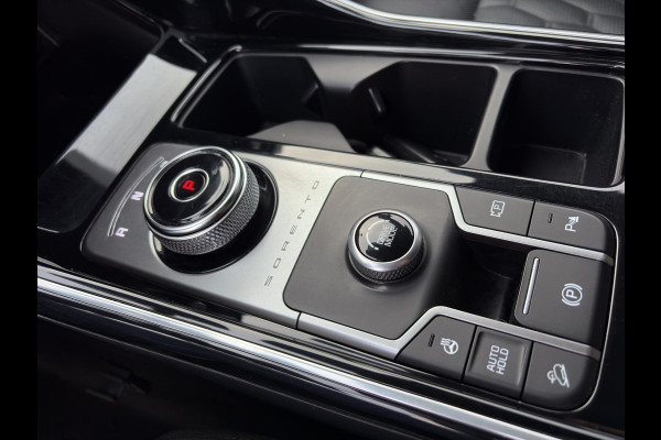 Kia Sorento 1.6 T-GDI Hybrid 2WD ExecutiveLine 7p. Automaat | 7 Persoons | BOSE | Leder | Navi | 19” Velgen | Stoelkoeling | Key-Less | BSD | Clima | Stuur-/Stoelverwarming | PDC | Cruise | LED |