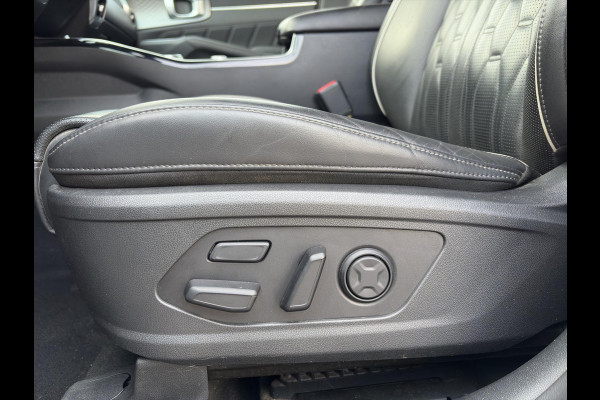 Kia Sorento 1.6 T-GDI Hybrid 2WD ExecutiveLine 7p. Automaat | 7 Persoons | BOSE | Leder | Navi | 19” Velgen | Stoelkoeling | Key-Less | BSD | Clima | Stuur-/Stoelverwarming | PDC | Cruise | LED |