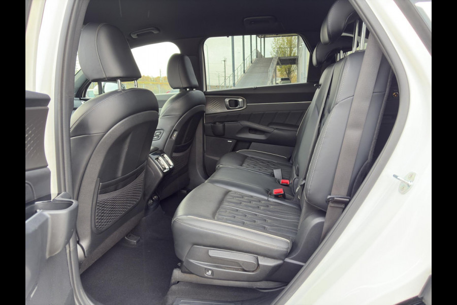 Kia Sorento 1.6 T-GDI Hybrid 2WD ExecutiveLine 7p. Automaat | 7 Persoons | BOSE | Leder | Navi | 19” Velgen | Stoelkoeling | Key-Less | BSD | Clima | Stuur-/Stoelverwarming | PDC | Cruise | LED |