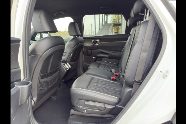 Kia Sorento 1.6 T-GDI Hybrid 2WD ExecutiveLine 7p. Automaat | 7 Persoons | BOSE | Leder | Navi | 19” Velgen | Stoelkoeling | Key-Less | BSD | Clima | Stuur-/Stoelverwarming | PDC | Cruise | LED |