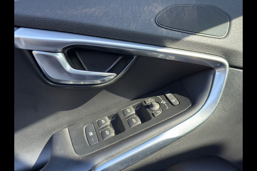 Volvo V40 2.0 T4 Business Sport R-Design / Leder / ACTIE !