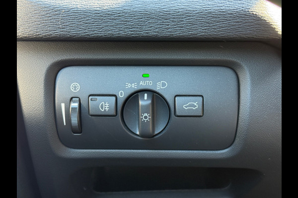 Volvo V40 2.0 T4 Business Sport R-Design / Leder / ACTIE !