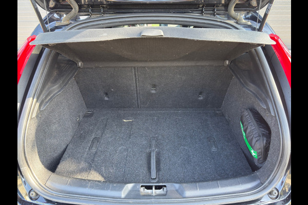 Volvo V40 2.0 T4 Business Sport R-Design / Leder / ACTIE !