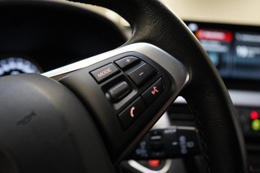 BMW X1 sDrive18i Executive Edition | Head-Up | Navigatie | Climate control | Cruise control