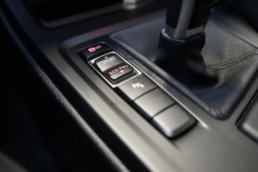 BMW X1 sDrive18i Executive Edition | Head-Up | Navigatie | Climate control | Cruise control