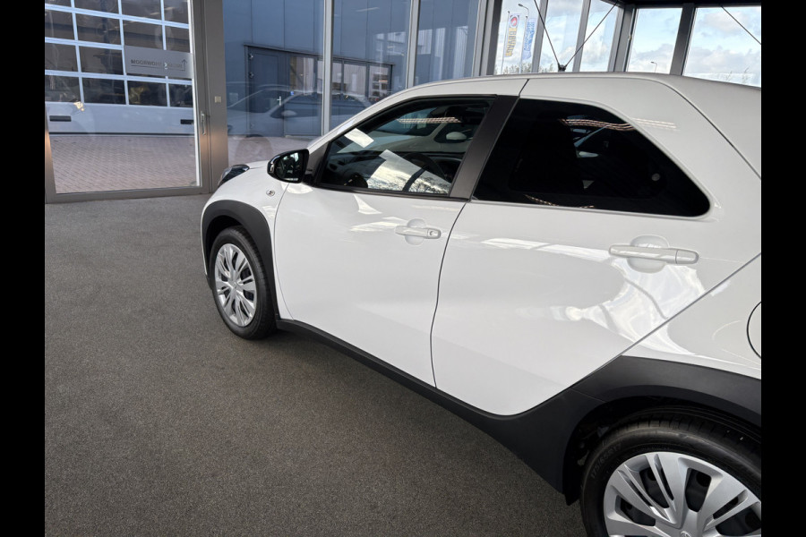 Toyota Aygo X 1.0 VVT-i 73pk Play 5-drs. CAMERA/CARPLAY/ADAPT.CRUISE/PRIVACYGLASS