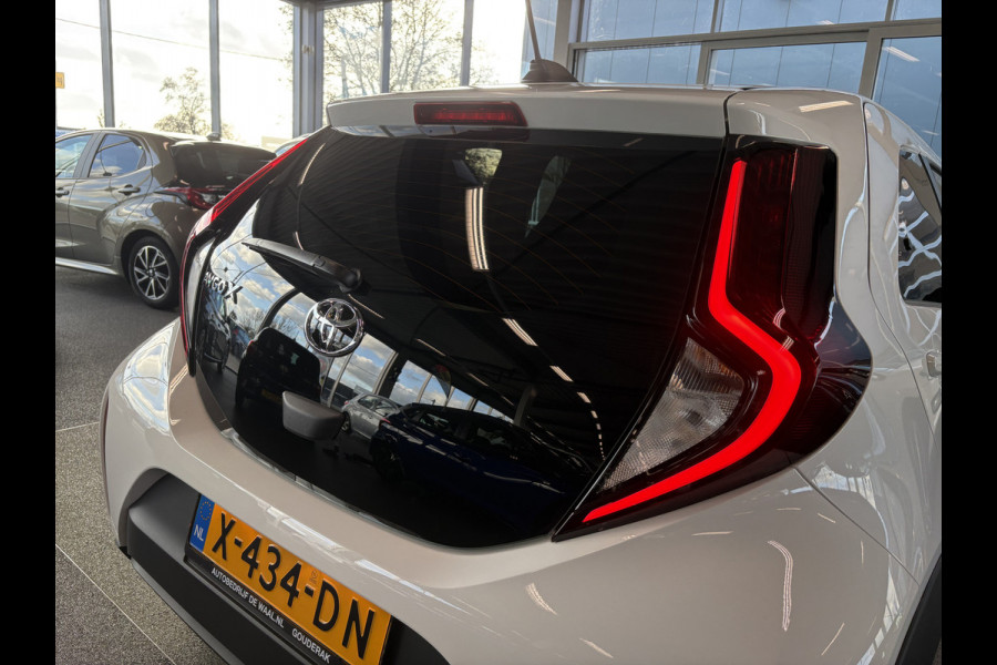Toyota Aygo X 1.0 VVT-i 73pk Play 5-drs. CAMERA/CARPLAY/ADAPT.CRUISE/PRIVACYGLASS