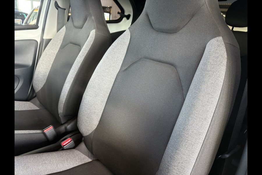 Toyota Aygo X 1.0 VVT-i 73pk Play 5-drs. CAMERA/CARPLAY/ADAPT.CRUISE/PRIVACYGLASS