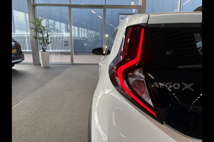 Toyota Aygo X 1.0 VVT-i 73pk Play 5-drs. CAMERA/CARPLAY/ADAPT.CRUISE/PRIVACYGLASS