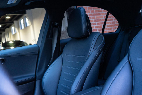 Mercedes-Benz C-Klasse 300 AMG Line Pano / 360 / Memory