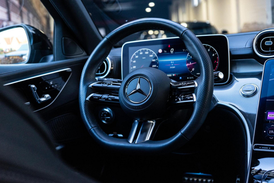Mercedes-Benz C-Klasse 300 AMG Line Pano / 360 / Memory