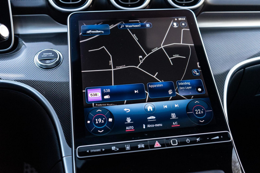 Mercedes-Benz C-Klasse 300 AMG Line Pano / 360 / Memory