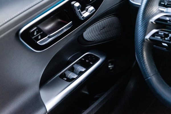 Mercedes-Benz C-Klasse 300 AMG Line Pano / 360 / Memory