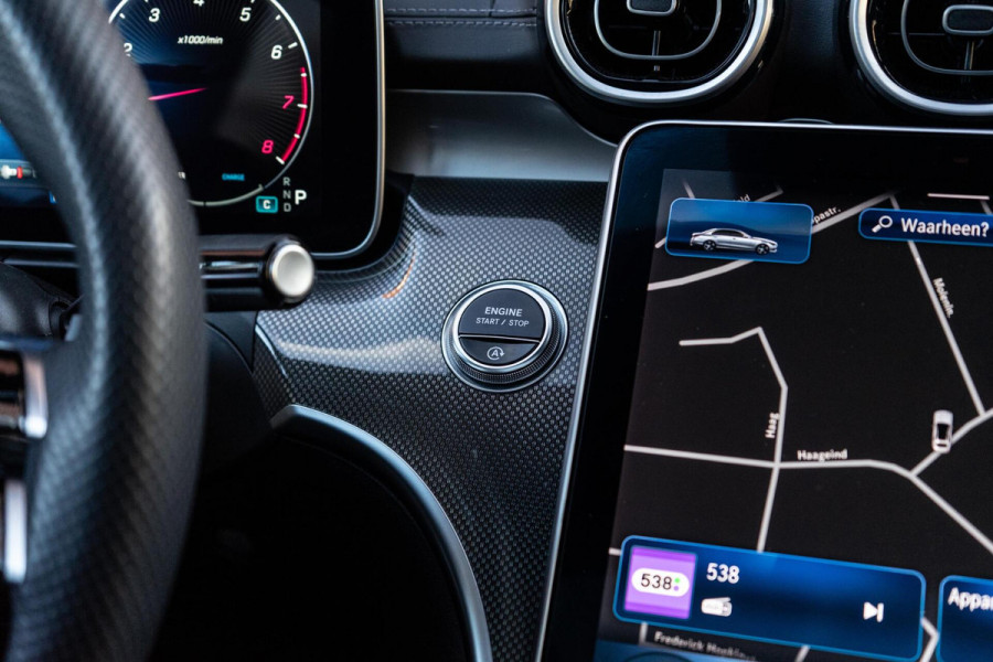 Mercedes-Benz C-Klasse 300 AMG Line Pano / 360 / Memory