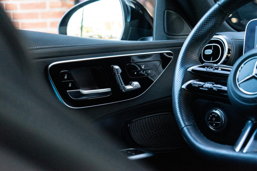 Mercedes-Benz C-Klasse 300 AMG Line Pano / 360 / Memory