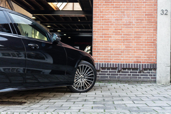 Mercedes-Benz C-Klasse 300 AMG Line Pano / 360 / Memory