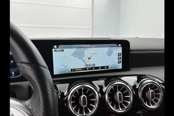 Mercedes-Benz A-Klasse 200 AMG -LINE (Dealer OnderH, Sfeerverlichting, Navigatie, StoelV, Cruise controle, Parkeersensoren, etc)