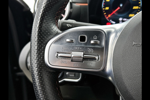 Mercedes-Benz A-Klasse 200 AMG -LINE (Dealer OnderH, Sfeerverlichting, Navigatie, StoelV, Cruise controle, Parkeersensoren, etc)