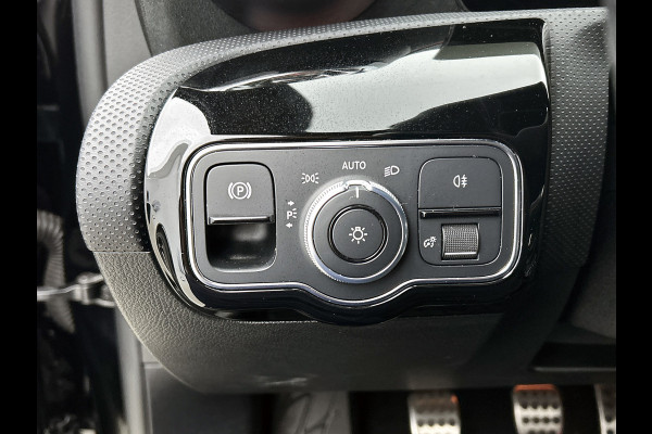 Mercedes-Benz A-Klasse 200 AMG -LINE (Dealer OnderH, Sfeerverlichting, Navigatie, StoelV, Cruise controle, Parkeersensoren, etc)