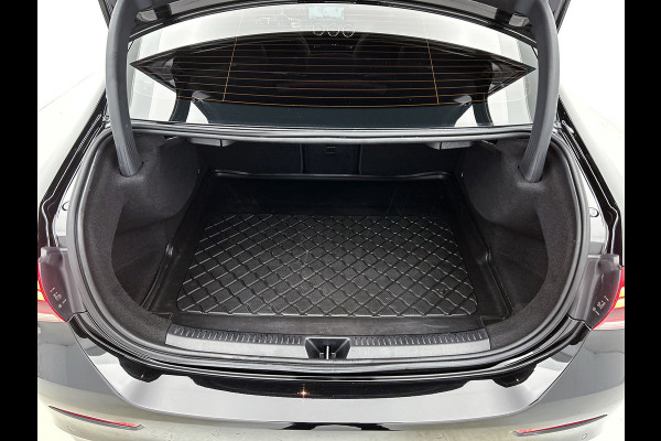 Mercedes-Benz A-Klasse 200 AMG -LINE (Dealer OnderH, Sfeerverlichting, Navigatie, StoelV, Cruise controle, Parkeersensoren, etc)