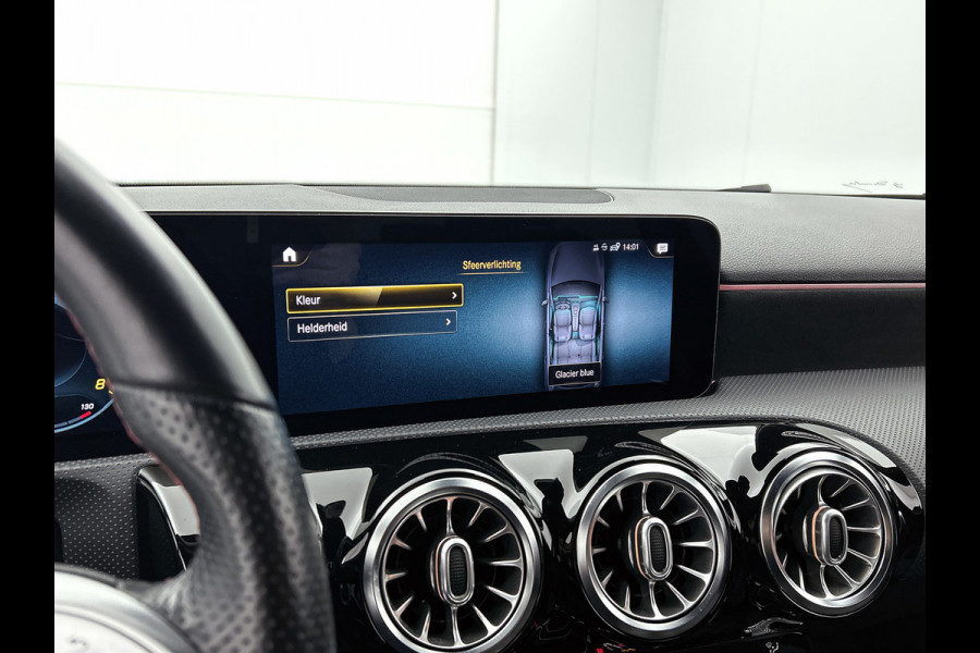 Mercedes-Benz A-Klasse 200 AMG -LINE (Dealer OnderH, Sfeerverlichting, Navigatie, StoelV, Cruise controle, Parkeersensoren, etc)