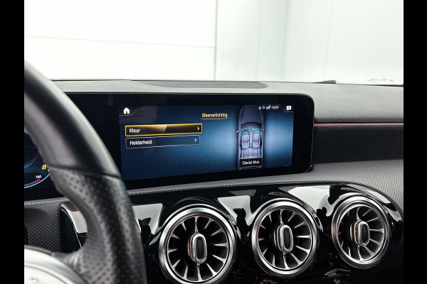 Mercedes-Benz A-Klasse 200 AMG -LINE (Dealer OnderH, Sfeerverlichting, Navigatie, StoelV, Cruise controle, Parkeersensoren, etc)