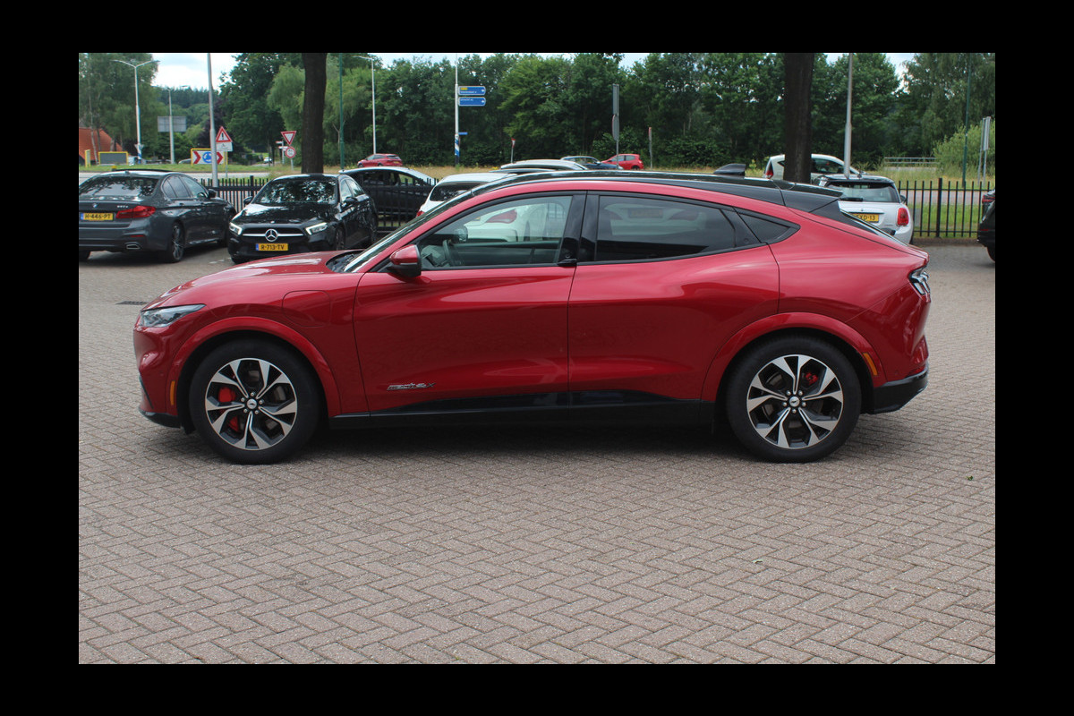 Ford Mustang Mach-E Extended AWD 98 kWh / SoH 94.1% / Trekhaak / Panoramadak / Camera / Leder / 19'' / B&O / Keyless / DAB / Dodehoek / ACC / Navigatie / Sfeerverlichting / Stoelverwarming