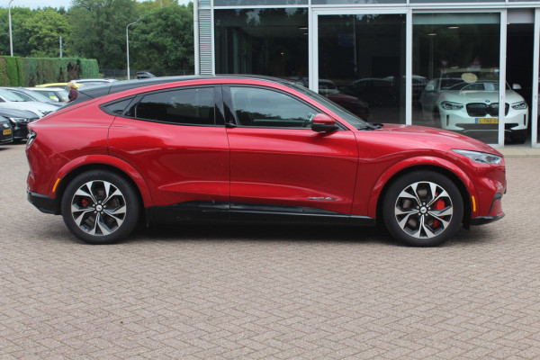 Ford Mustang Mach-E Extended AWD 98 kWh / SoH 94.1% / Trekhaak / Panoramadak / Camera / Leder / 19'' / B&O / Keyless / DAB / Dodehoek / ACC / Navigatie / Sfeerverlichting / Stoelverwarming