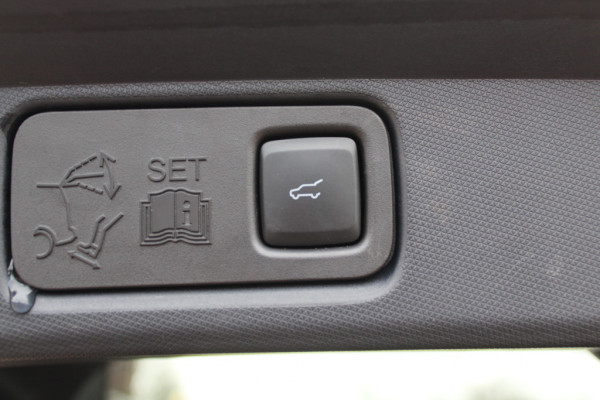 Ford Mustang Mach-E Extended AWD 98 kWh / SoH 94.1% / Trekhaak / Panoramadak / Camera / Leder / 19'' / B&O / Keyless / DAB / Dodehoek / ACC / Navigatie / Sfeerverlichting / Stoelverwarming