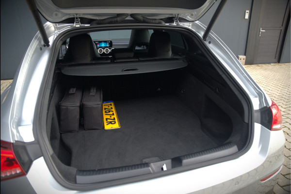 Mercedes-Benz CLA-Klasse Shooting Brake 250 e Edition | AMG Line | Panoramadak | Stoelverwarming | Camera | Keyless | Ambiance Verlichting | Cruise Control | Multibeam LED | BTW |