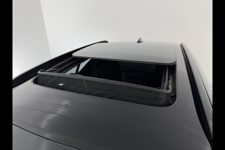 Volvo XC40 Recharge P8 AWD R-Design [ 3-Fase ] {SOH-89%} (INCL-BTW) *PANO | LEATHER-MICROFIBRE | DIGI-COCKPIT | FULL-LED | NAVI-FULLMAP | ECC | CARPLAY | PDC | KEYLESS | HEATED-SPORTSEATS | BLIS | PRIVACY-GLASS | 20"ALU*