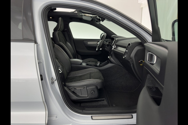 Volvo XC40 Recharge P8 AWD R-Design [ 3-Fase ] {SOH-89%} (INCL-BTW) *PANO | LEATHER-MICROFIBRE | DIGI-COCKPIT | FULL-LED | NAVI-FULLMAP | ECC | CARPLAY | PDC | KEYLESS | HEATED-SPORTSEATS | BLIS | PRIVACY-GLASS | 20"ALU*