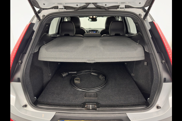 Volvo XC40 Recharge P8 AWD R-Design [ 3-Fase ] {SOH-89%} (INCL-BTW) *PANO | LEATHER-MICROFIBRE | DIGI-COCKPIT | FULL-LED | NAVI-FULLMAP | ECC | CARPLAY | PDC | KEYLESS | HEATED-SPORTSEATS | BLIS | PRIVACY-GLASS | 20"ALU*