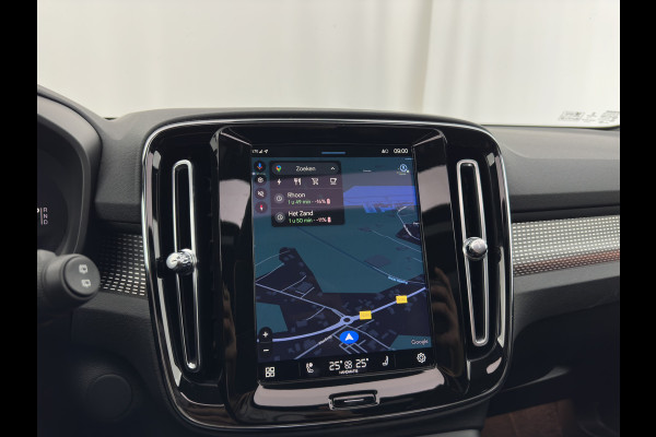 Volvo XC40 Recharge P8 AWD R-Design [ 3-Fase ] {SOH-89%} (INCL-BTW) *PANO | LEATHER-MICROFIBRE | DIGI-COCKPIT | FULL-LED | NAVI-FULLMAP | ECC | CARPLAY | PDC | KEYLESS | HEATED-SPORTSEATS | BLIS | PRIVACY-GLASS | 20"ALU*