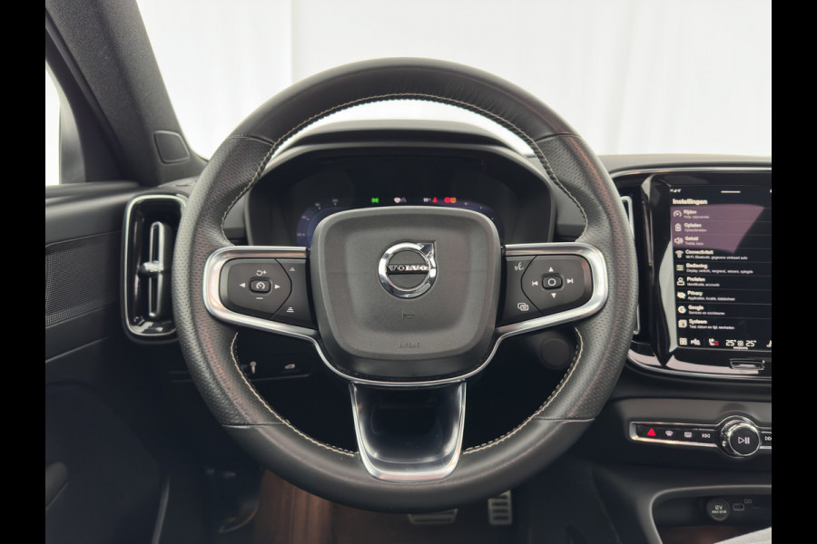 Volvo XC40 Recharge P8 AWD R-Design [ 3-Fase ] {SOH-89%} (INCL-BTW) *PANO | LEATHER-MICROFIBRE | DIGI-COCKPIT | FULL-LED | NAVI-FULLMAP | ECC | CARPLAY | PDC | KEYLESS | HEATED-SPORTSEATS | BLIS | PRIVACY-GLASS | 20"ALU*