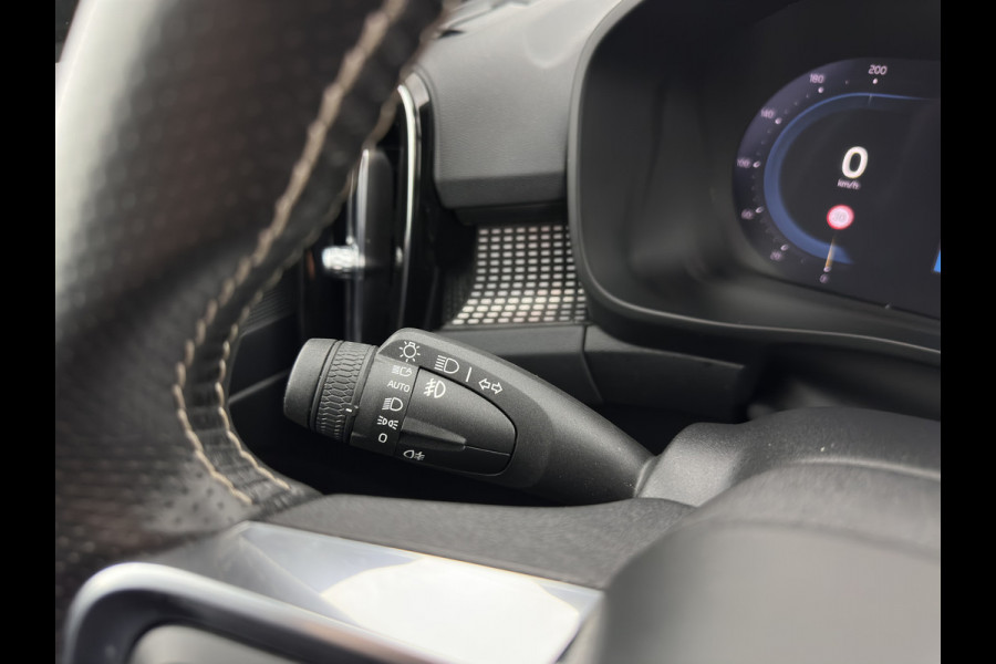 Volvo XC40 Recharge P8 AWD R-Design [ 3-Fase ] {SOH-89%} (INCL-BTW) *PANO | LEATHER-MICROFIBRE | DIGI-COCKPIT | FULL-LED | NAVI-FULLMAP | ECC | CARPLAY | PDC | KEYLESS | HEATED-SPORTSEATS | BLIS | PRIVACY-GLASS | 20"ALU*